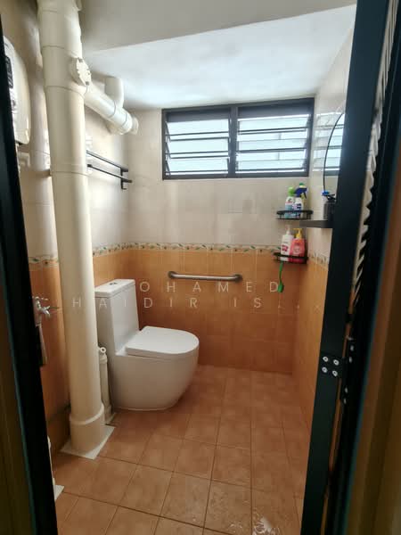 26 Teck Whye Lane, 26 Teck Whye Lane, 2 Bedrooms, 796 sqft, HDB Flat For Sale, by Mohamed Haidir Ismail, 500189439 - Bathroom - PropertyGuru.com.sg