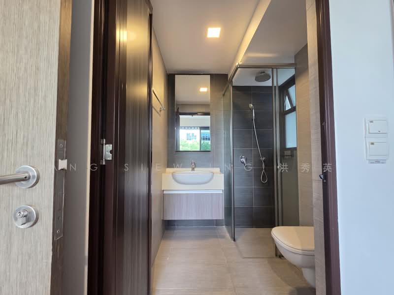 LIV on Sophia, 14 Adis Road, 2 Bedrooms, 549 sqft, Apartment For Rent, by Ang Siew Ing 洪秀英, 500189447 - Master Bath - PropertyGuru.com.sg
