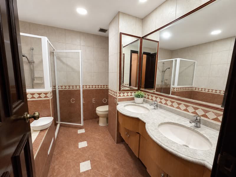 Villa Verde, Verde Crescent, 5 Bedrooms, 3,000 sqft, Terraced House For Sale, by Cleon Lim, 500189448 - Bathroom - PropertyGuru.com.sg