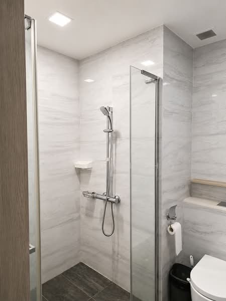 The Alps Residences, Tampines Avenue 10, 2 Bedrooms, 689 sqft, Condominium For Rent, by Crystal Ho, 500189453 - Bathroom - PropertyGuru.com.sg