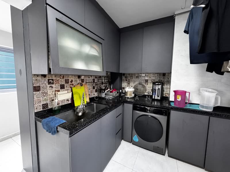 Huge HDB 5 rooms @ Yishun, Cheap!, , 3 Bedrooms, 1,420 sqft, HDB Flat For Sale, by Jack Tan, 500189470 - Kitchen - PropertyGuru.com.sg