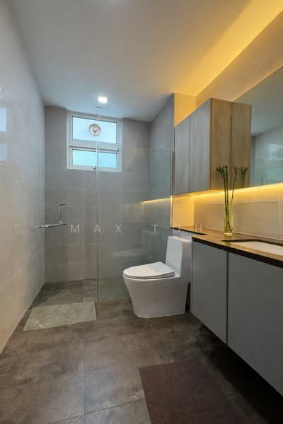 ⭐️⭐️LANDED7772 @ D23 RENOVATED 2 STOREY TERRACE, Cashew Almond Vicinity, 4 Bedrooms, 2,800 sqft, Terraced House For Sale, by Max Toh, 500189492 - Bathroom - PropertyGuru.com.sg