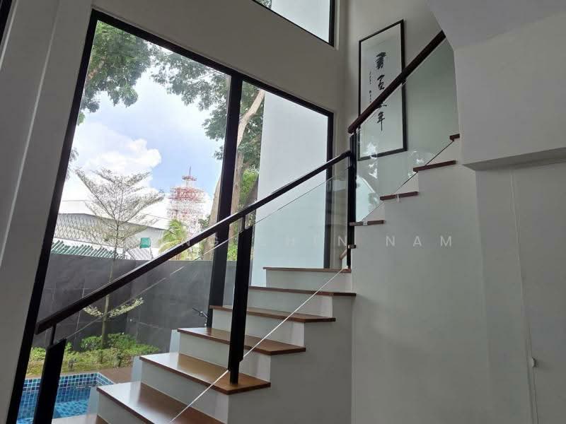 MODERN SEMI-D IN SIGLAP WITH LIFT/POOL. WIDE FRONTAGE. CUL DE SAC, SMALL QUIET LANE IN SIGLAP, WOO MON CHEW, PALM , TANEH PUTEH, 5 Bedrooms, 7,000 sqft, Semi-Detached House For Sale, by Chong Chen Nam, 500189493 - Interior - PropertyGuru.com.sg