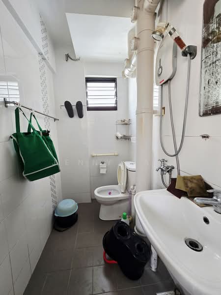 139 Potong Pasir Avenue 3, 139 Potong Pasir Avenue 3, Room Rental, 108 sqft, HDB Flat For Rent, by Jenny Tan, 500189496 - Bathroom - PropertyGuru.com.sg