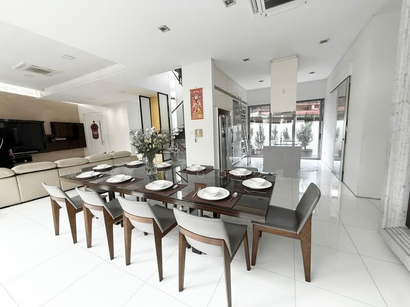 Move-in Ready ‼️ FH Detached near Lorong Chuan MRT 🔥 mins to NEX & Schools, Braddell Heights Estate, 7 Bedrooms, 6,000 sqft, Detached House For Sale, by Martin Goh 吴伟楠, 500189508 - Living Room - PropertyGuru.com.sg