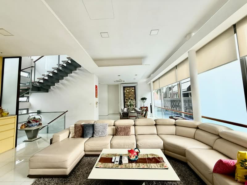 Move-in Ready ‼️ FH Detached near Lorong Chuan MRT 🔥 mins to NEX & Schools, Braddell Heights Estate, 7 Bedrooms, 6,000 sqft, Detached House For Sale, by Martin Goh 吴伟楠, 500189508 - Living Room - PropertyGuru.com.sg