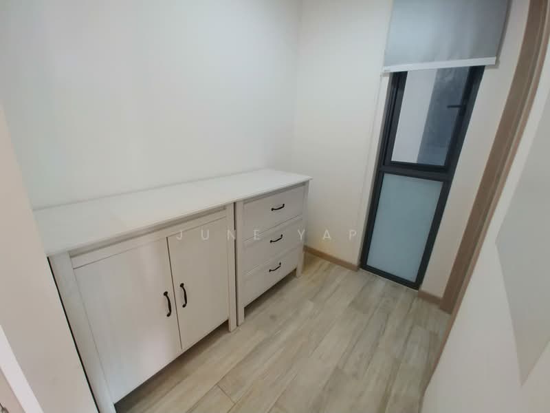 J Gateway, 6 Gateway Drive, 2 Bedrooms, 678 sqft, Condominium For Rent, by June Yap, 500189520 - Study/Storage - PropertyGuru.com.sg