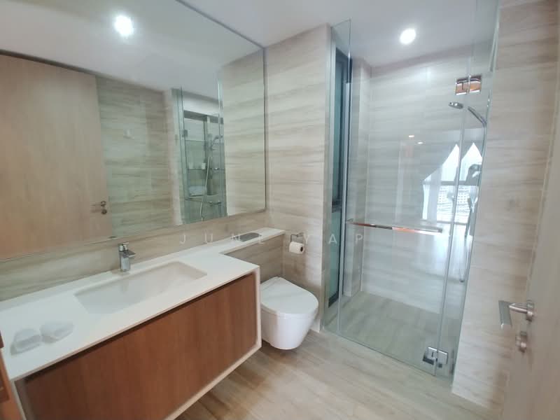J Gateway, 6 Gateway Drive, 2 Bedrooms, 678 sqft, Condominium For Rent, by June Yap, 500189520 - Bathroom - PropertyGuru.com.sg