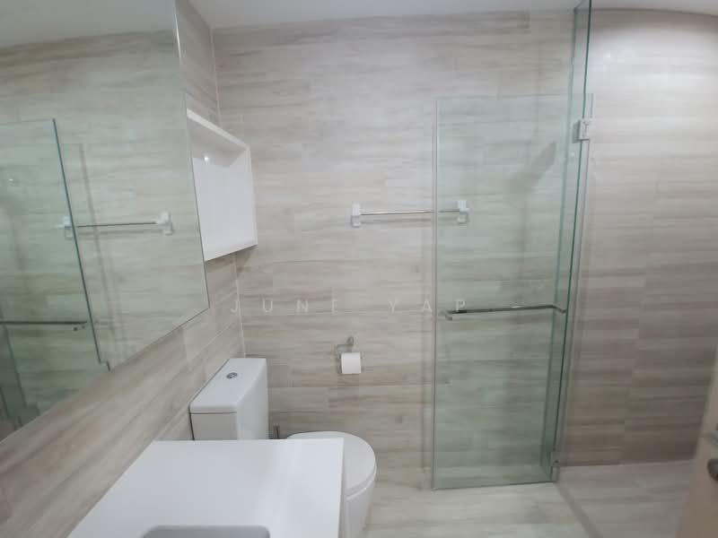 J Gateway, 6 Gateway Drive, 2 Bedrooms, 678 sqft, Condominium For Rent, by June Yap, 500189520 - Bathroom - PropertyGuru.com.sg