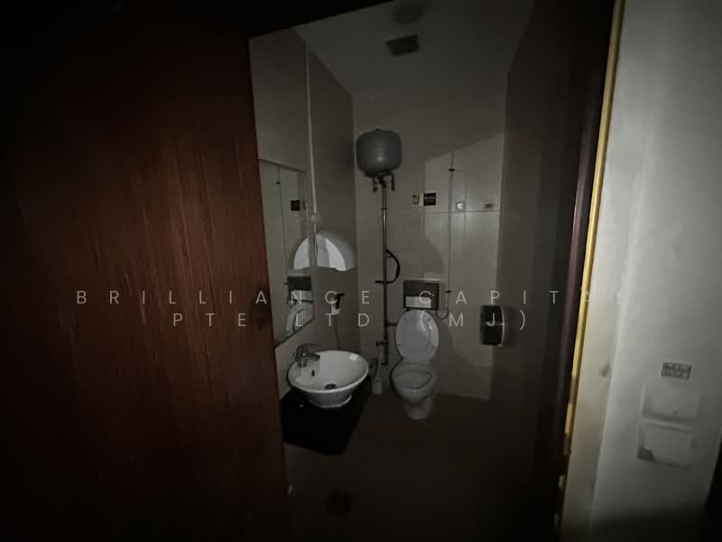 East Village, 430 Upper Changi Road, 969 sqft, Food & Beverage For Sale, by MJ ZHUO, 500189525 - Bathroom - CommercialGuru.com.sg