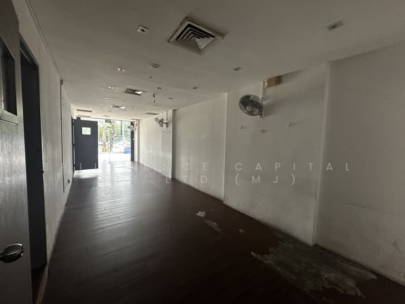 East Village, 430 Upper Changi Road, 969 sqft, Food & Beverage For Sale, by MJ ZHUO, 500189525 - Interior - CommercialGuru.com.sg