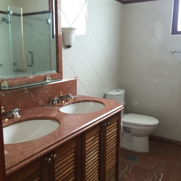 Holland Gems, 1 Taman Nakhoda, 4 Bedrooms, 2,059 sqft, Condominium For Rent, by Silvia Ang, 500189530 - Bathroom - PropertyGuru.com.sg
