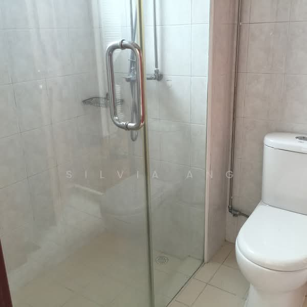 Holland Gems, 1 Taman Nakhoda, 4 Bedrooms, 2,059 sqft, Condominium For Rent, by Silvia Ang, 500189530 - Bathroom - PropertyGuru.com.sg