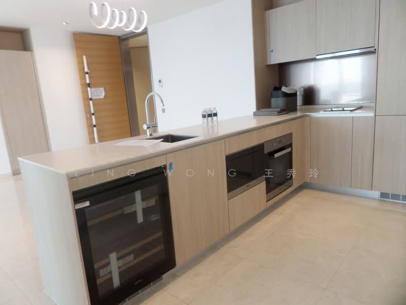 DUO Residences, 1 Fraser Street, 3 Bedrooms, 1,722 sqft, Apartment For Sale, by Ling Wong 王秀玲, 500189532 - Dry Kitchen with Wine Chiller - PropertyGuru.com.sg