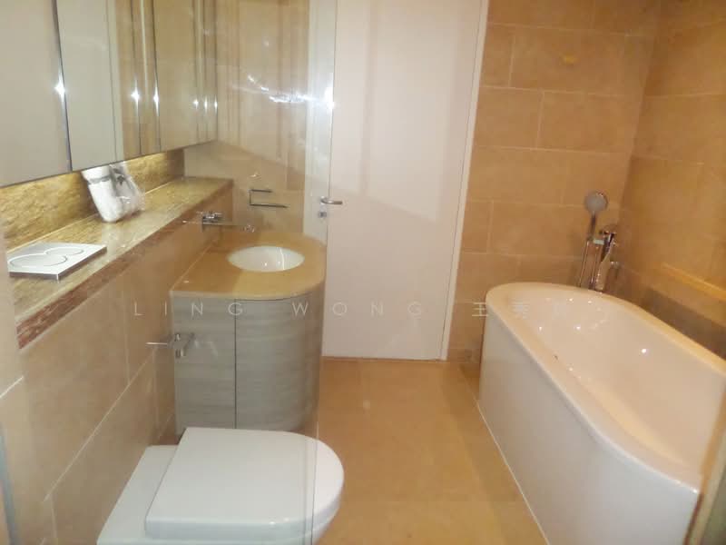 DUO Residences, 1 Fraser Street, 3 Bedrooms, 1,722 sqft, Apartment For Sale, by Ling Wong 王秀玲, 500189532 - Master Bathroom - PropertyGuru.com.sg