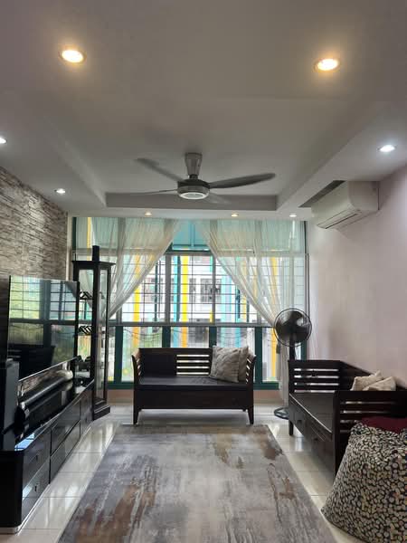 484 Segar Road, 484 Segar Road, 3 Bedrooms, 1,184 sqft, HDB Flat For Sale, by Roz Rufai, 500189556 - Living Room - PropertyGuru.com.sg