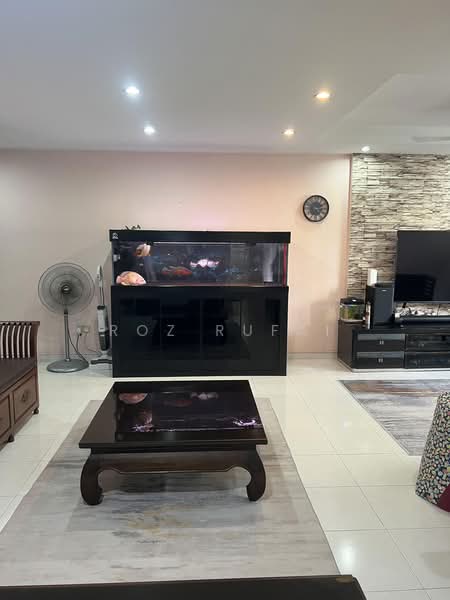 484 Segar Road, 484 Segar Road, 3 Bedrooms, 1,184 sqft, HDB Flat For Sale, by Roz Rufai, 500189556 - Living Room - PropertyGuru.com.sg