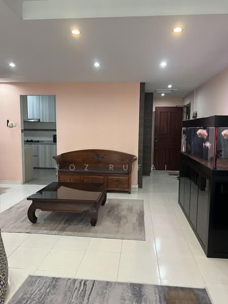 484 Segar Road, 484 Segar Road, 3 Bedrooms, 1,184 sqft, HDB Flat For Sale, by Roz Rufai, 500189556 - Living Room - PropertyGuru.com.sg