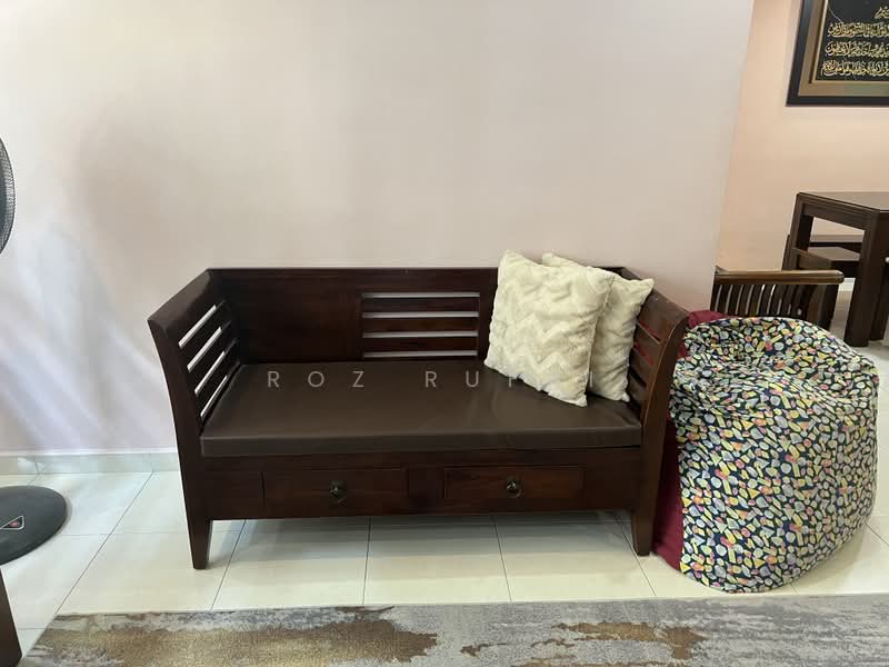 484 Segar Road, 484 Segar Road, 3 Bedrooms, 1,184 sqft, HDB Flat For Sale, by Roz Rufai, 500189556 - Living Room - PropertyGuru.com.sg