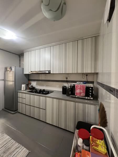 484 Segar Road, 484 Segar Road, 3 Bedrooms, 1,184 sqft, HDB Flat For Sale, by Roz Rufai, 500189556 - Kitchen - PropertyGuru.com.sg