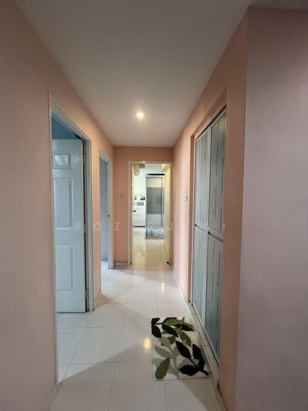 484 Segar Road, 484 Segar Road, 3 Bedrooms, 1,184 sqft, HDB Flat For Sale, by Roz Rufai, 500189556 - Walk way - PropertyGuru.com.sg