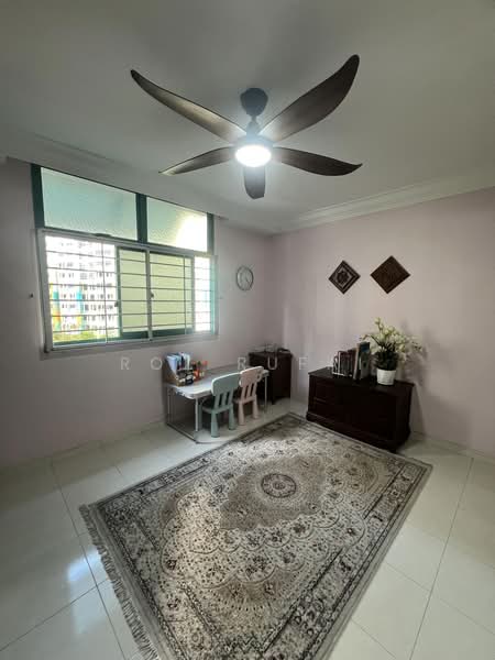 484 Segar Road, 484 Segar Road, 3 Bedrooms, 1,184 sqft, HDB Flat For Sale, by Roz Rufai, 500189556 - Study - PropertyGuru.com.sg