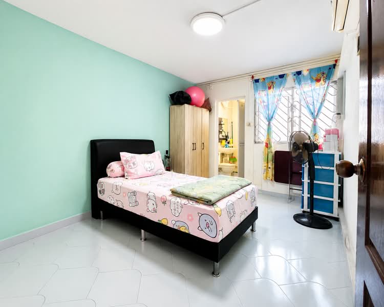 648 Hougang Avenue 8, 648 Hougang Avenue 8, 3 Bedrooms, 904 sqft, HDB Flat For Sale, by Jamie Sim, 500189568 - Bedroom - PropertyGuru.com.sg