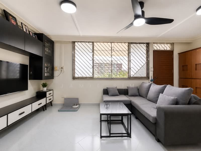 648 Hougang Avenue 8, 648 Hougang Avenue 8, 3 Bedrooms, 904 sqft, HDB Flat For Sale, by Jamie Sim, 500189568 - Living Room - PropertyGuru.com.sg