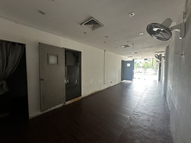 East Village, 430 Upper Changi Road, 969 sqft, Food & Beverage For Sale, by MJ Zhuo, 500189585 - Interior - CommercialGuru.com.sg