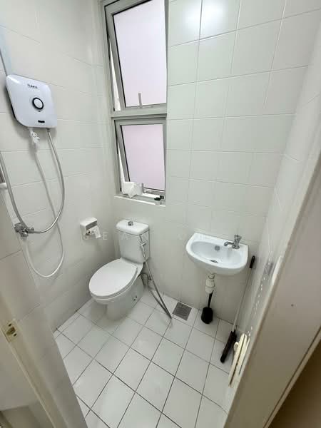Visioncrest, 37 Oxley Rise, Room Rental, 100 sqft, Condominium For Rent, by Sean Ong, 500189601 - Bathroom - PropertyGuru.com.sg