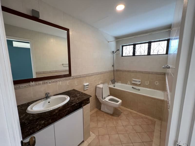 Coronation Road West Vicinity, Jalan Lim Tai See, 5 Bedrooms, 6,000 sqft, Bungalow House For Rent, by Michele Cabasug, 500189621 - Bathroom - PropertyGuru.com.sg