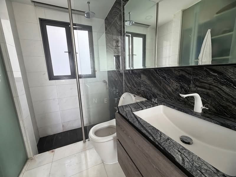 Waterfront Isle, 736 Bedok Reservoir Road, 2 Bedrooms, 904 sqft, Condominium For Rent, by Janet Lim, 500189622 - Bathroom - PropertyGuru.com.sg
