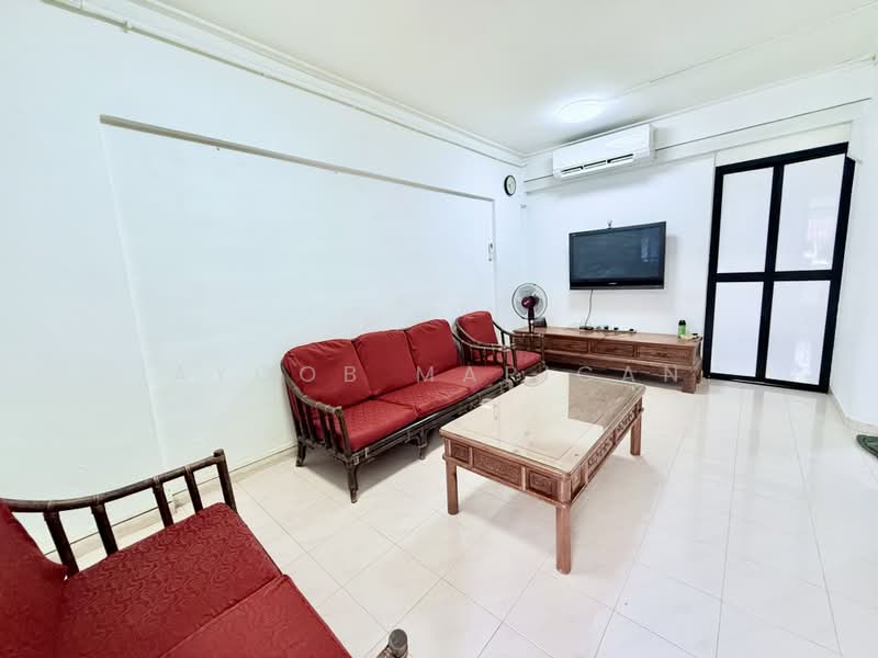 424 Bukit Batok West Avenue 2, 424 Bukit Batok West Avenue 2, 2 Bedrooms, 689 sqft, HDB Flat For Rent, by Ayoob Marican, 500189623 - Living Room - PropertyGuru.com.sg