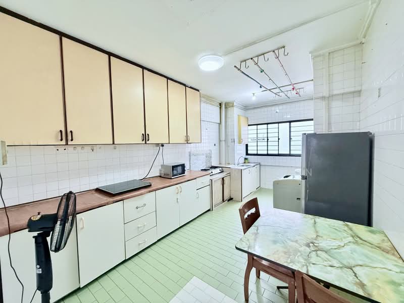 424 Bukit Batok West Avenue 2, 424 Bukit Batok West Avenue 2, 2 Bedrooms, 689 sqft, HDB Flat For Rent, by Ayoob Marican, 500189623 - Kitchen - PropertyGuru.com.sg