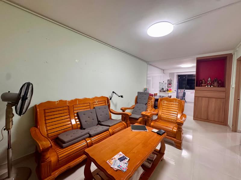 9 Lorong 7 Toa Payoh, 9 Lorong 7 Toa Payoh, 2 Bedrooms, 710 sqft, HDB Flat For Sale, by Pei Xuan Goh, 500189630 - Living Room - PropertyGuru.com.sg