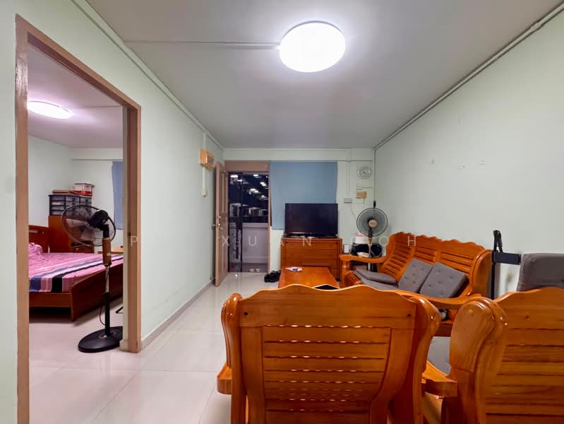 9 Lorong 7 Toa Payoh, 9 Lorong 7 Toa Payoh, 2 Bedrooms, 710 sqft, HDB Flat For Sale, by Pei Xuan Goh, 500189630 - Living Room - PropertyGuru.com.sg