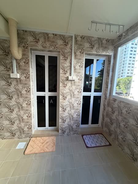 166 Stirling Road, 166 Stirling Road, 2 Bedrooms, 656 sqft, HDB Flat For Rent, by Ria Beevi, 500189649 - Balcony - PropertyGuru.com.sg