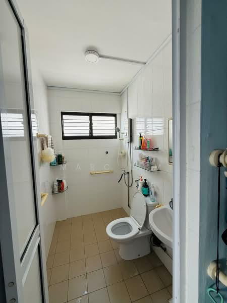 796 Yishun Ring Road, 796 Yishun Ring Road, 3 Bedrooms, 1,302 sqft, HDB Flat For Sale, by Marc Lim, 500189659 - Bathroom - PropertyGuru.com.sg