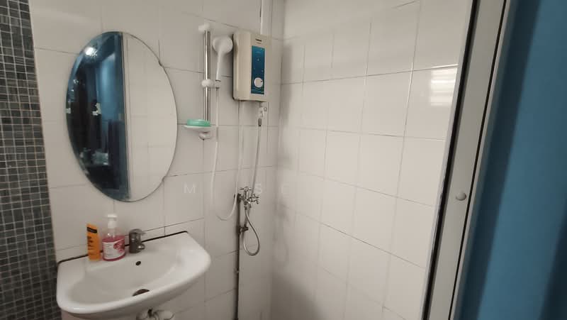 344 Bukit Batok Street 34, 344 Bukit Batok Street 34, 2 Bedrooms, 680 sqft, HDB Flat For Rent, by M. Selva, 500189681 - Bathroom - PropertyGuru.com.sg