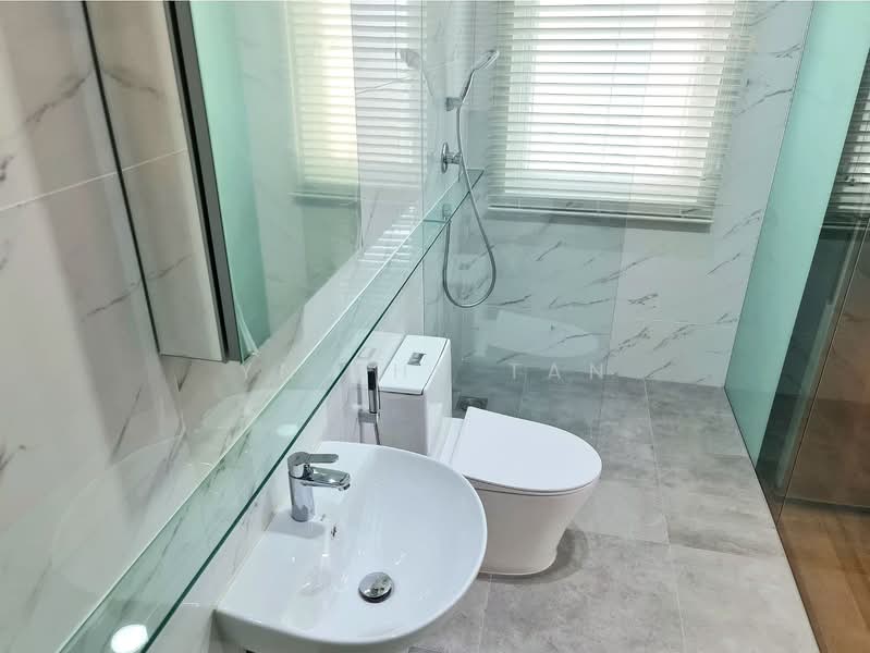Beautifully Designed Studio with Attached Bathroom & Kitchenette near Kembangan MRT, Changi Road, Studio, 400 sqft, Shophouse For Rent, by Yn Shu Tan, 500189690 - Bathroom - PropertyGuru.com.sg