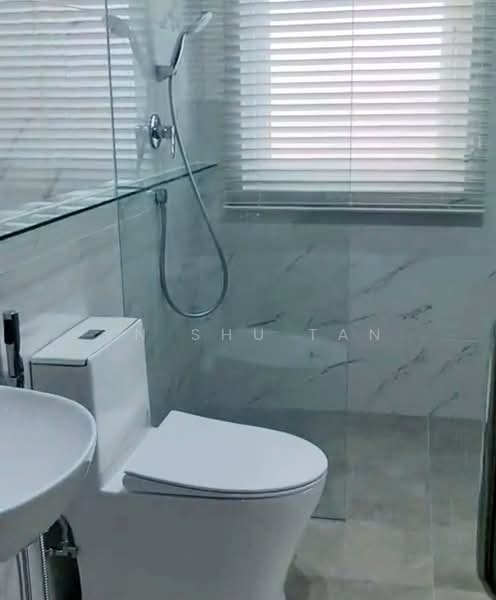 Beautifully Designed Studio with Attached Bathroom & Kitchenette near Kembangan MRT, Changi Road, Studio, 400 sqft, Shophouse For Rent, by Yn Shu Tan, 500189690 - Bathroom - PropertyGuru.com.sg