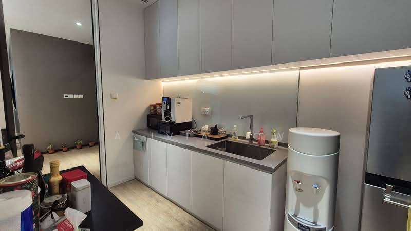 MYP Centre, 9 Battery Road, 1,985 sqft, Office For Rent, by Alivia Low, 500189696 - Kitchen - CommercialGuru.com.sg