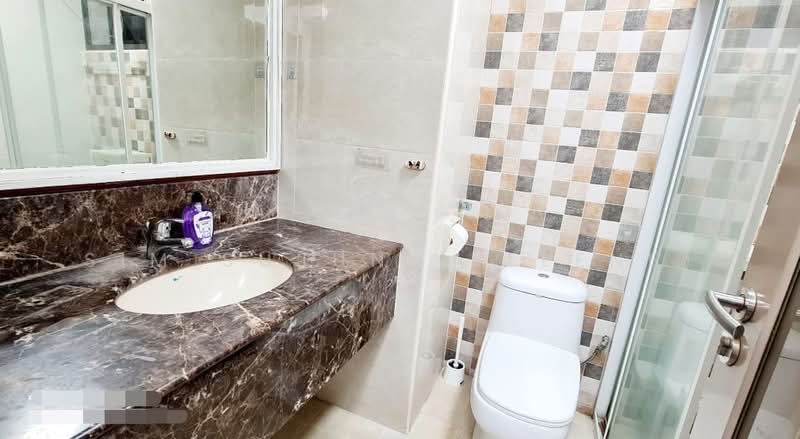 Parc Oasis, 41 Jurong East Avenue 1, Room Rental, 100 sqft, Condominium For Rent, by Sim Sujun (Jelene), 500189703 - Common Bathroom - PropertyGuru.com.sg