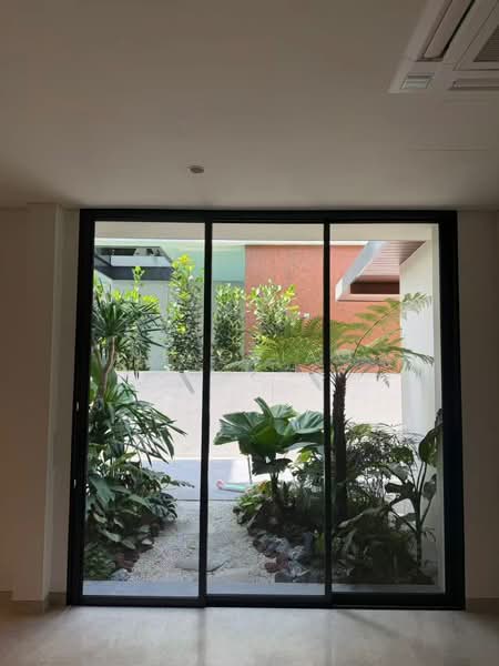 Warren Estate Road, Warren Estate, 6 Bedrooms, 10,800 sqft, Semi-Detached House For Rent, by Jiaojiao Cheng 娇娇, 500189712 - Garden - PropertyGuru.com.sg