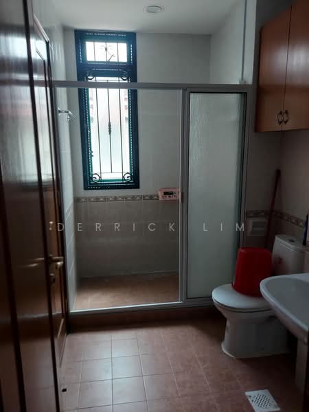 Lakeside Grove, Corporation Rise, Room Rental, 140 sqft, Terraced House For Rent, by Derrick Lim, 500189728 - Bathroom - PropertyGuru.com.sg