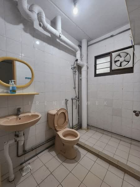537 Woodlands Drive 16, 537 Woodlands Drive 16, 3 Bedrooms, 1,087 sqft, HDB Flat For Rent, by Irene Kwek, 500189736 - Bathroom - PropertyGuru.com.sg