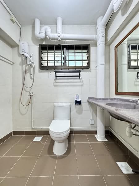 533 Bukit Panjang Ring Road, 533 Bukit Panjang Ring Road, 3 Bedrooms, 1,313 sqft, HDB Flat For Sale, by Dennis Thor 涂英良, 500189738 - Master Bathroom - PropertyGuru.com.sg