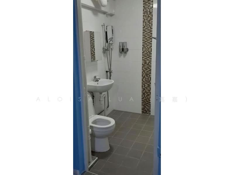 344 Woodlands Street 32, 344 Woodlands Street 32, 3 Bedrooms, 904 sqft, HDB Flat For Sale, by Aloisa Lua (嘉嘉), 500189739 - Bathroom - PropertyGuru.com.sg