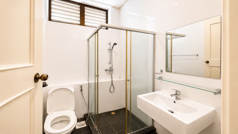 Townerville, 47 McNair Road, 3 Bedrooms, 2,424 sqft, Conservation House For Rent, by CY TAN, 500189750 - Bathroom - PropertyGuru.com.sg