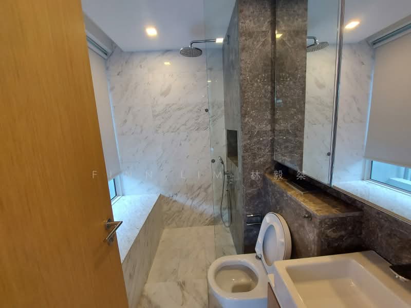 The Peak @ Cairnhill II, 61 Cairnhill Circle, 2 Bedrooms, 969 sqft, Condominium For Rent, by Finn Lim 林毅桀, 500189756 - Bathroom - PropertyGuru.com.sg